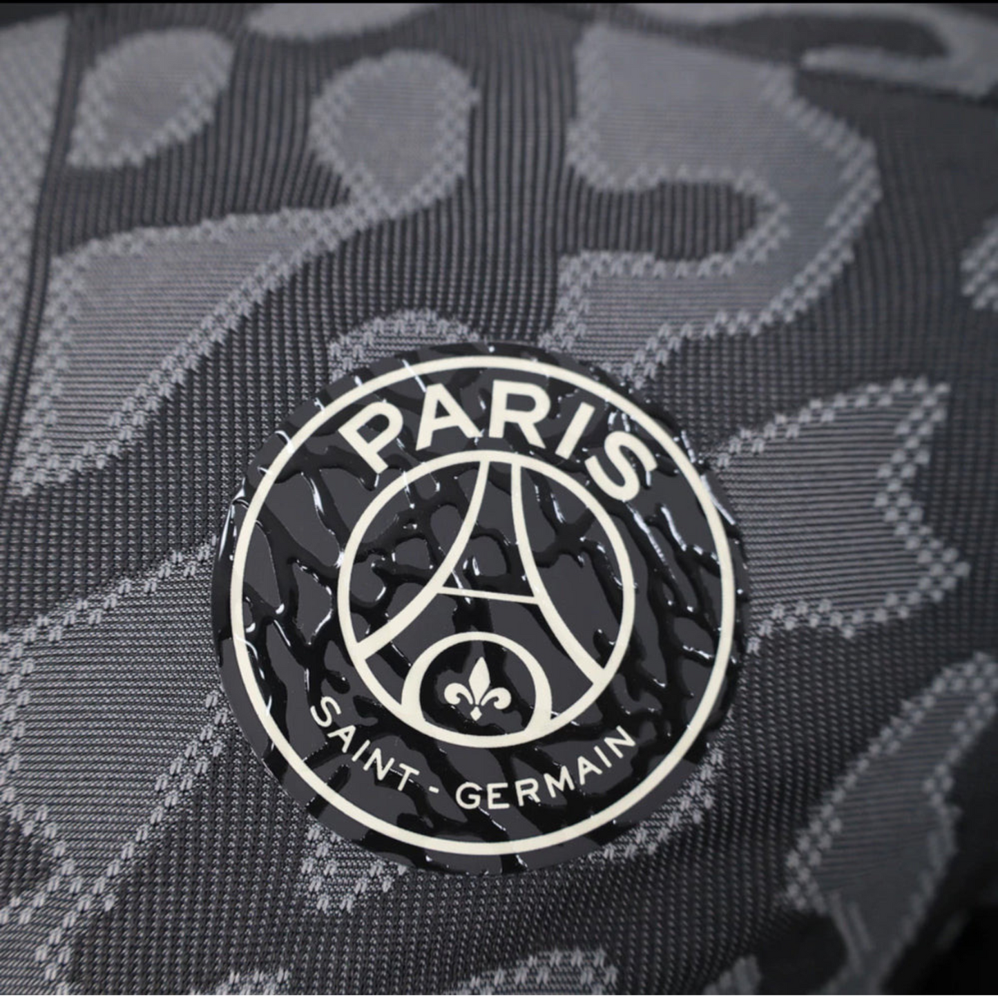 PSG 23-24 / Versión Jugador / Dorsal Zaïre-Emery #33